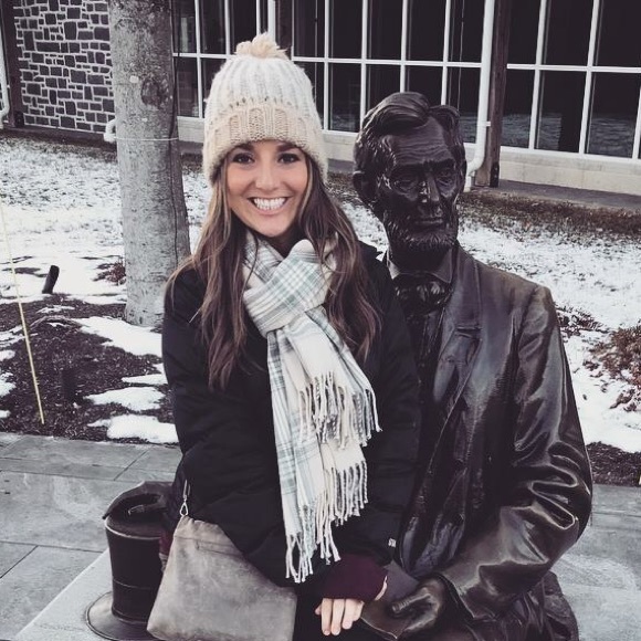 Meet your Posher, Shellie - Picture 1 of 1